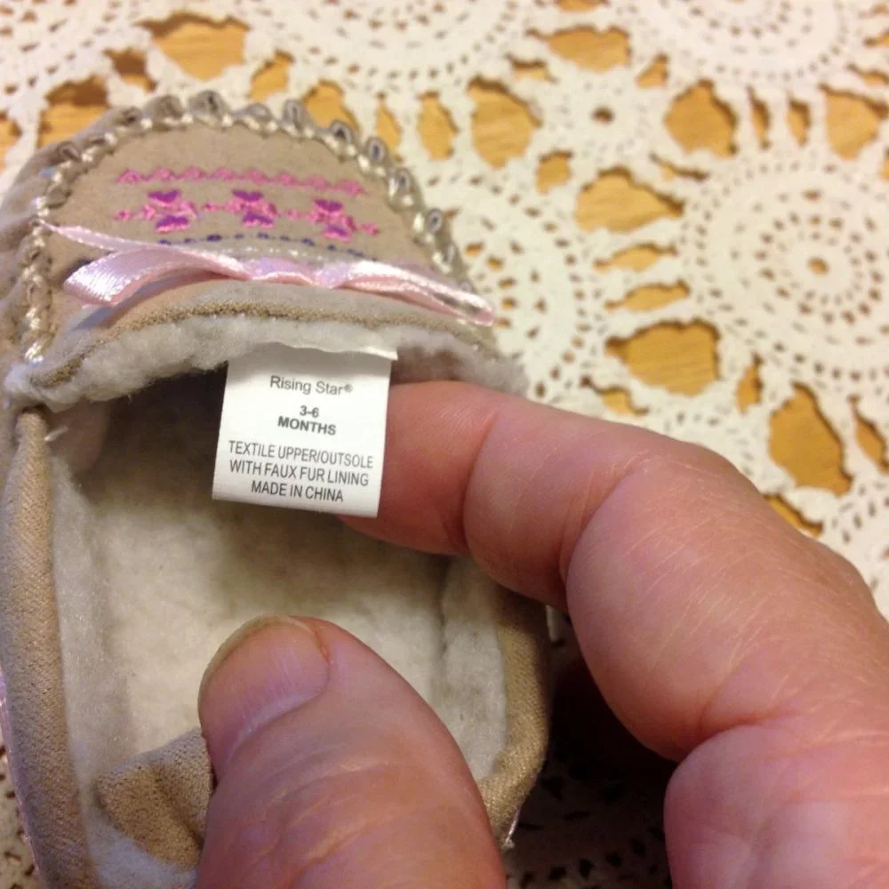 Baby Rising Star Moccasins, pretty pink detail